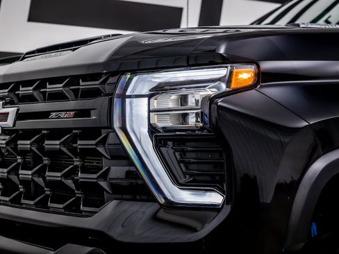 Used 2024 Chevrolet Silverado 2500 ZR2 w/ Technology Package AWD/4WD image 15