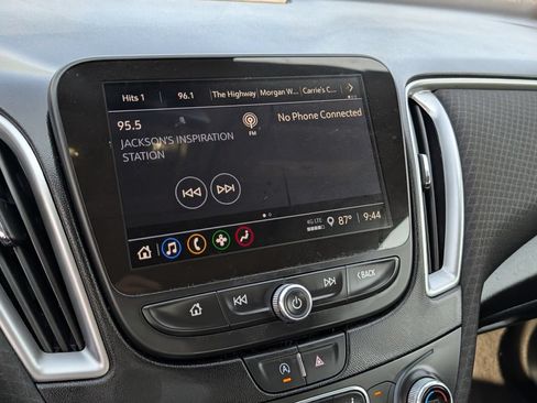 Used 2024 Chevrolet Malibu LT FWD image 24