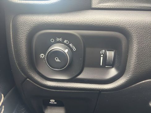 Used 2024 RAM 1500 Laramie image 17