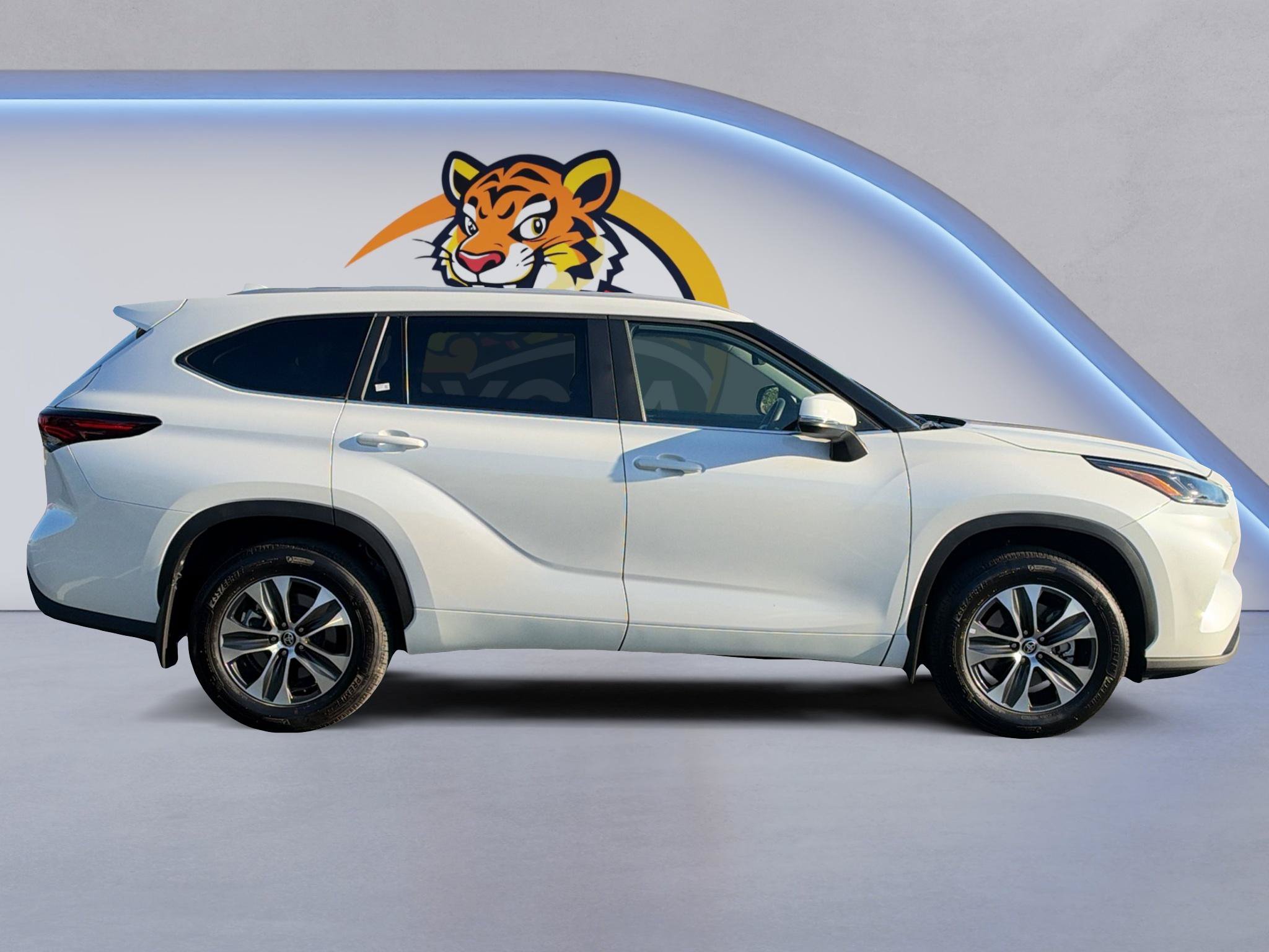 Used 2026 Toyota Highlander XLE AWD/4WD image 4