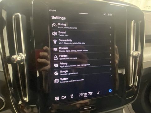 Used 2025 Volvo XC40 B5 Plus image 23