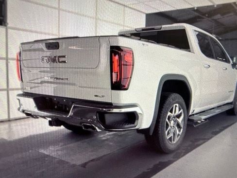 Used 2024 GMC Sierra 1500 SLT AWD/4WD image 6