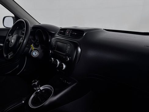 Used 2018 Kia Soul FWD image 26