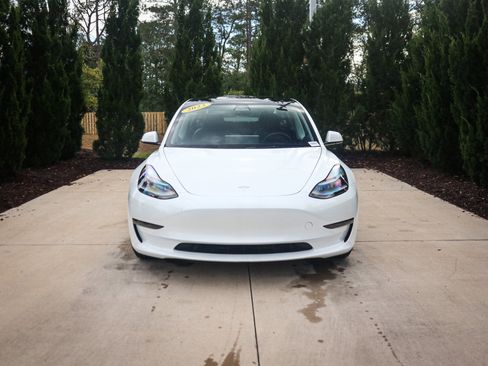 Used 2023 Tesla Model 3 Performance image 3