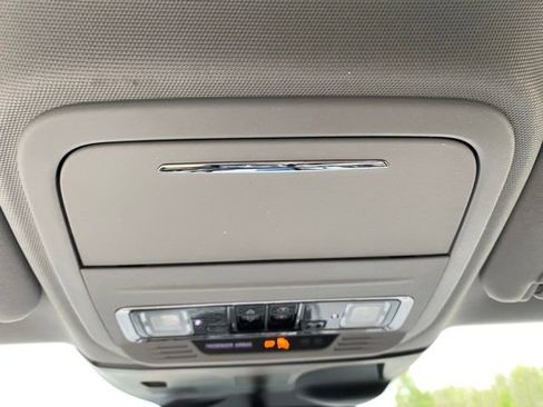 Used 2022 Lincoln Corsair AWD w/ Premium Package image 23