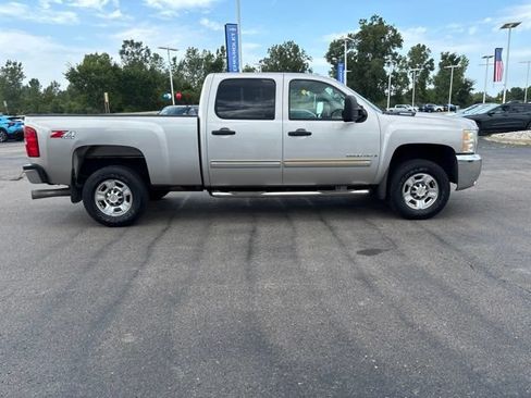 Used 2009 Chevrolet Silverado 2500 LT w/ Exterior Plus Package AWD/4WD image 6