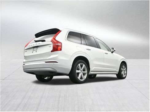 Used 2022 Volvo XC90 T5 Momentum FWD image 27