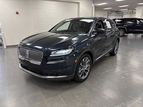 Used 2023 Lincoln Nautilus Reserve AWD/4WD image 3