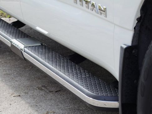 Used 2017 Nissan Titan SL RWD image 8