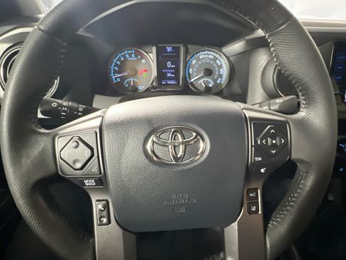 Used 2019 Toyota Tacoma TRD Sport AWD/4WD image 18