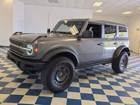 Used 2024 Ford Bronco Badlands image 3
