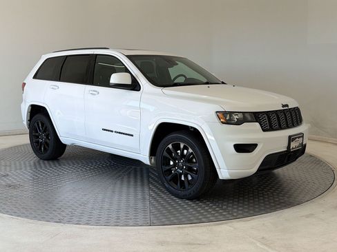 Used 2021 Jeep Grand Cherokee Laredo X AWD/4WD image 7