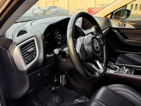 Used 2018 MAZDA MAZDA3 Touring FWD image 13