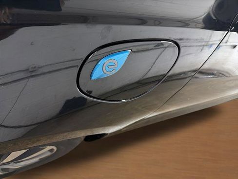 Used 2024 Chrysler Pacifica Select image 10