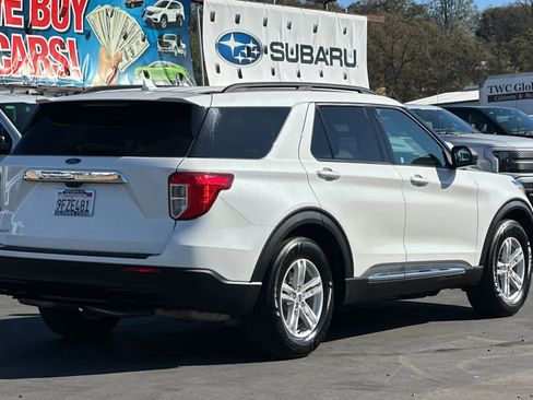 Used 2022 Ford Explorer XLT image 4