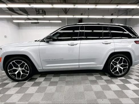 Used 2022 Jeep Grand Cherokee Summit AWD/4WD image 14