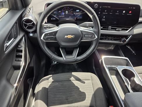 Used 2025 Chevrolet Equinox LT FWD image 13