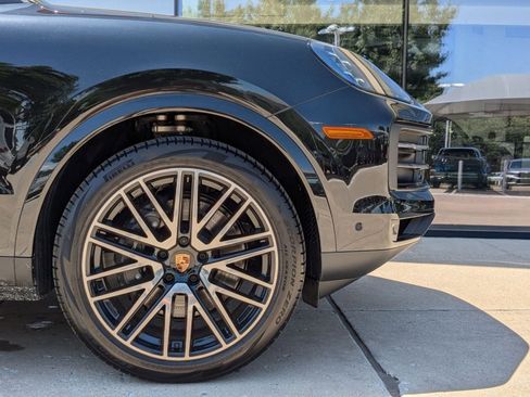 Certified 2025 Porsche Cayenne image 11