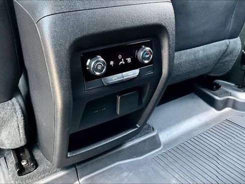 Used 2024 Chevrolet Traverse LT w/ Enhanced Driving Package FWD image 16