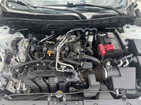 Used 2025 Nissan Altima 2.5 SV FWD image 32