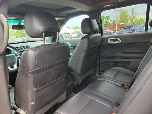 Used 2015 Ford Explorer XLT w/ Equipment Group 202B AWD/4WD image 10
