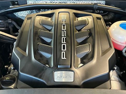 Used 2018 Porsche Macan S image 30