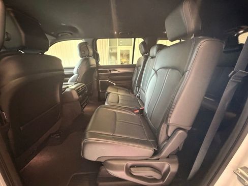 Used 2025 Jeep Wagoneer 4WD image 22