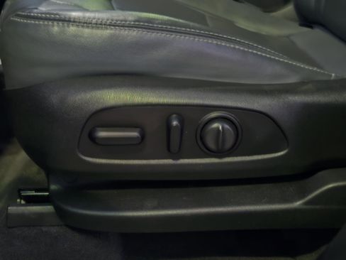 Used 2021 Buick Enclave Essence image 22