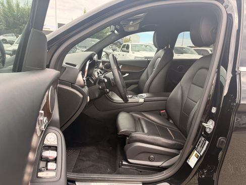 Used 2019 Mercedes-Benz GLC 300 4MATIC image 9