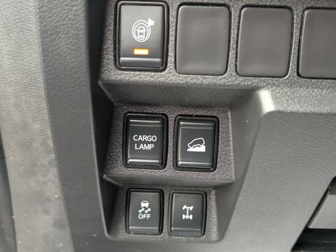 Used 2024 Nissan Frontier PRO-4X w/ Technology Package image 24