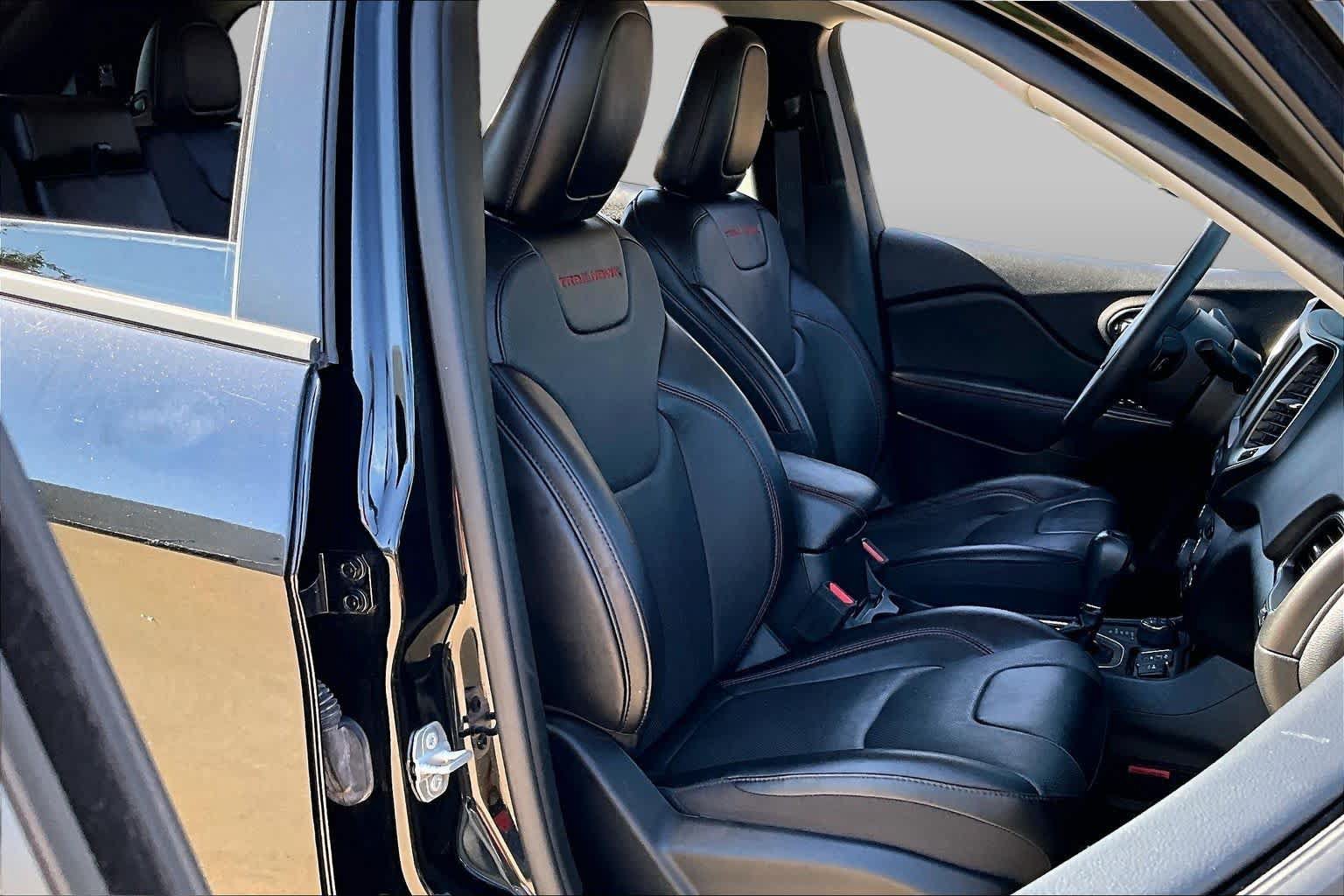 Used 2023 Jeep Cherokee Trailhawk w/ Premium Leather Package AWD/4WD image 9