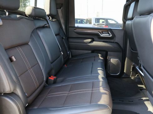 Used 2024 Chevrolet Silverado 2500 High Country w/ High Country Premium Package AWD/4WD image 27