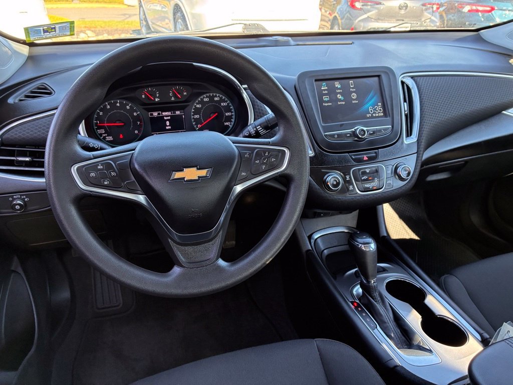 Used 2018 Chevrolet Malibu LT FWD image 30