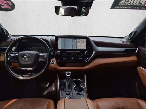 Used 2021 Toyota Highlander Platinum AWD/4WD image 19