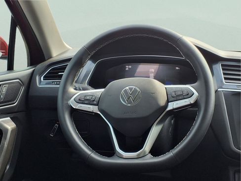 Used 2024 Volkswagen Tiguan SE w/ MDO Package, Three-Row image 11