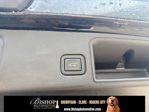 Used 2024 GMC Terrain SLT AWD/4WD image 21