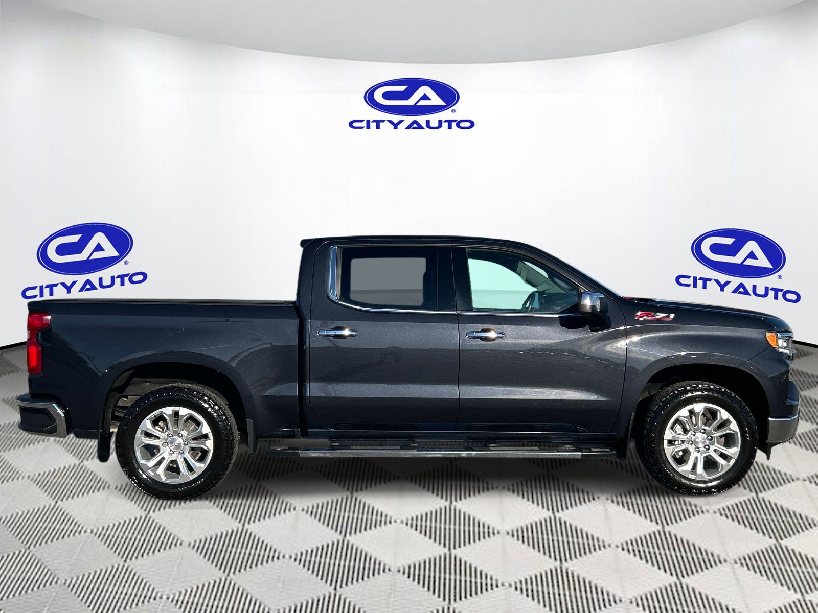 Used 2024 Chevrolet Silverado 1500 LTZ AWD/4WD image 2