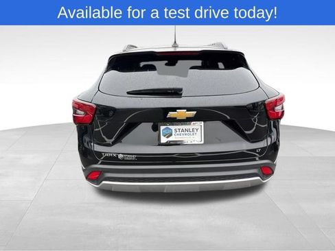 Used 2024 Chevrolet Trax LT w/ Driver Confidence Package FWD image 3