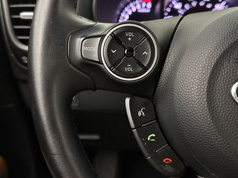 Used 2016 Kia Soul ! w/ Umber Package 1 FWD image 17