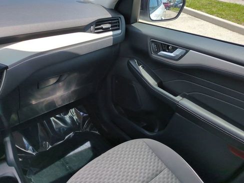 Certified 2021 Ford Escape SE w/ SE Sport Appearance Package FWD image 17
