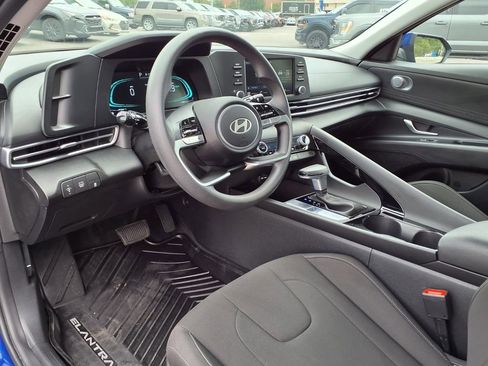 Used 2025 Hyundai Elantra Hybrid FWD image 19