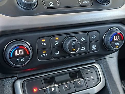 Used 2023 GMC Acadia Denali w/ Denali Ultimate Package AWD/4WD image 29