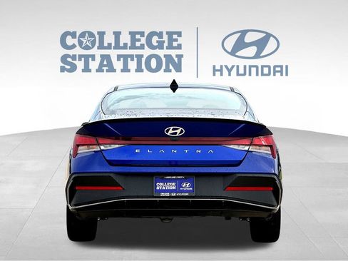 Used 2025 Hyundai Elantra Sport FWD image 9