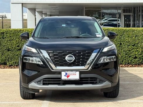 Used 2021 Nissan Rogue SV image 3