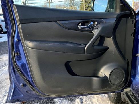 Used 2018 Nissan Rogue SV image 21