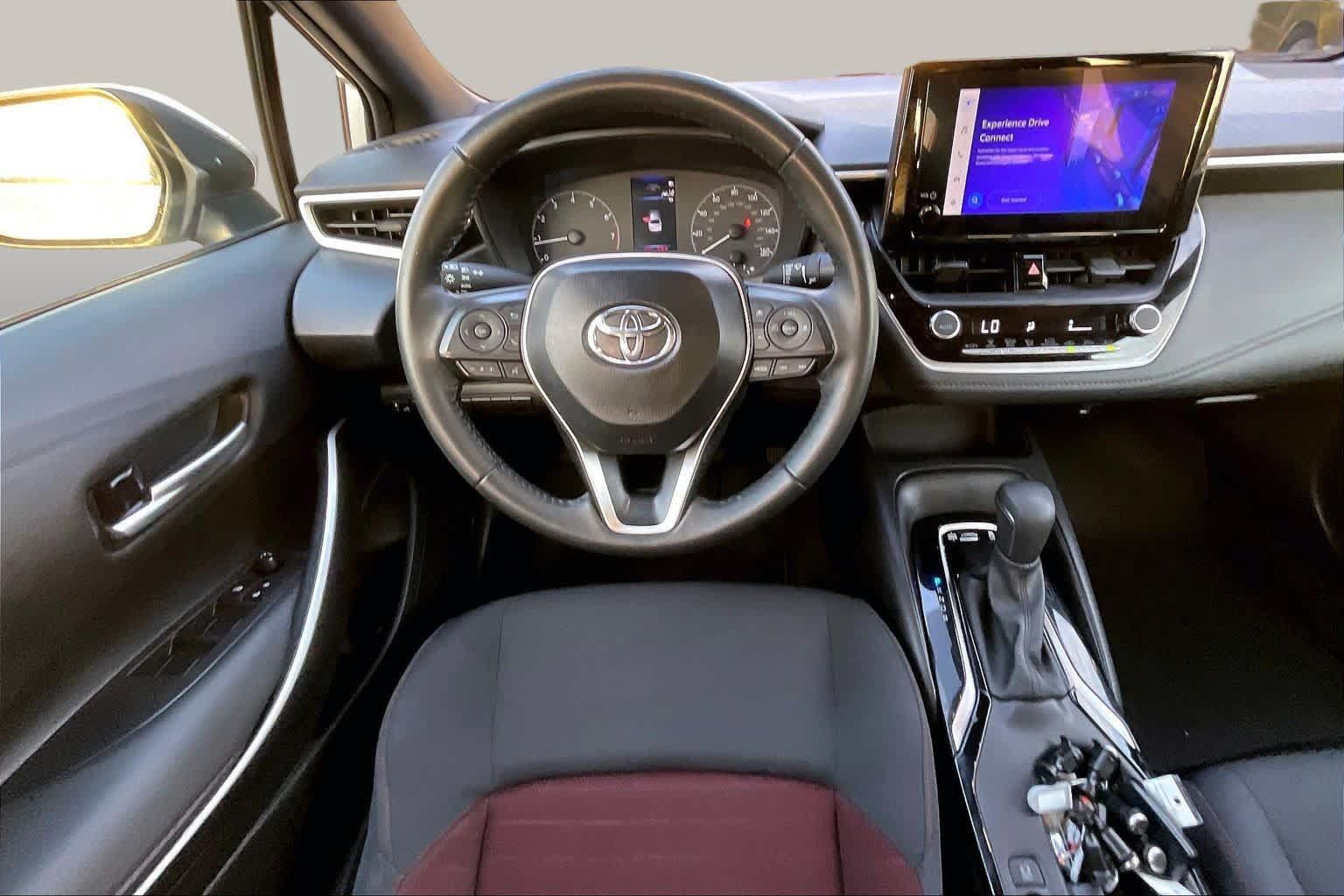 Used 2025 Toyota Corolla SE FWD image 6