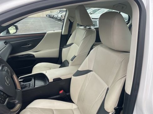 Used 2023 Lexus ES 300h w/ Luxury Package image 5