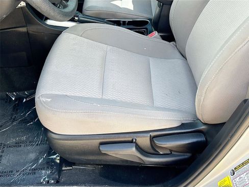 Used 2015 Toyota Corolla LE FWD image 18