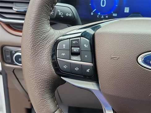 Used 2023 Ford Explorer King Ranch w/ Technology Package image 29