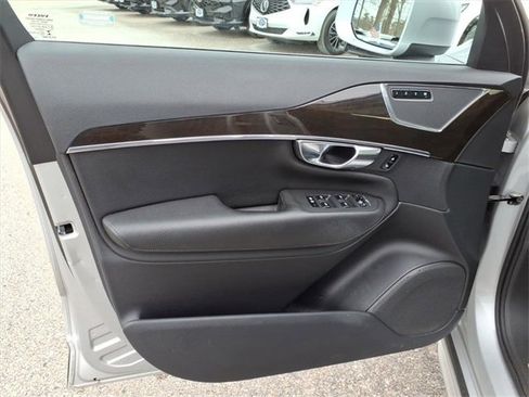 Used 2018 Volvo XC90 T6 Momentum w/ Convenience Package image 15